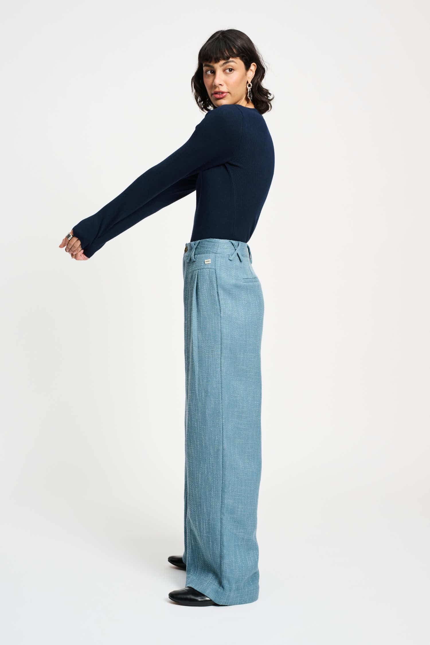 HOSE- Bouclé Dawn Blue